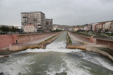 Rafting yapmak isteyen gençlerin diyaloğu yüzlerde tebessüm oluşturdu
