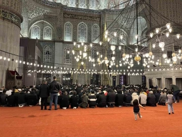 Ramazan ayının ilk teravih namazı kılındı
