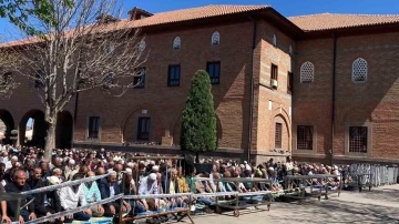 Ramazan’ın son cuma namazında eller semaya açıldı
