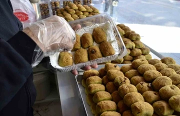 Ramazan sofralarının vazgeçilmez tatlısı: &quot;Kerebiç&quot;
