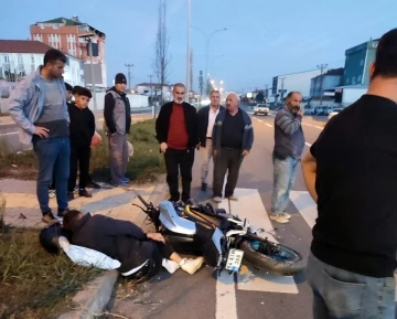 Refüjden geçen kamyonla motosiklet çarpıştı: 1 ağır yaralı
