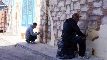 Ressam Ali Rıza Başarır, Seydikemer'de sokakları renklendiriyor