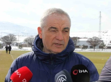 Rıza Çalımbay: &quot;Üzücü bir lig olacak&quot;