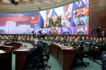 Rusya Savunma Bakanı Şoygu, ABD’ye ait İHA’nın düşmesine neden olan pilotlara cesaret nişanı verdi
