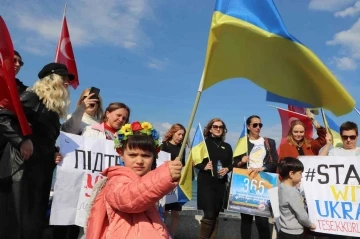 Rusya-Ukrayna savaşının 1. yılında Ukrayna’da hayatını kaybedenler anıldı