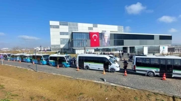 Sabahın köründe belediye binasını sarıp kontak kapattılar
