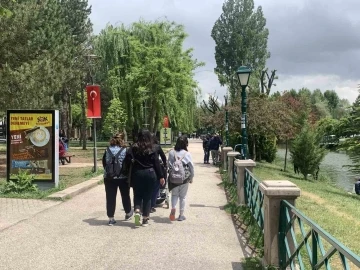 Sağanaktan dolayı tatilde parklar boş kaldı
