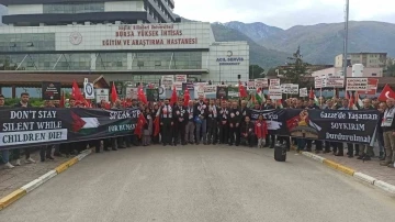 Sağlık çalışanları siyah önlükleriyle İsrail’e tepki gösterdi
