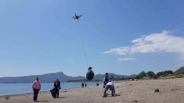 Sahildeki çöpler dronla toplandı
