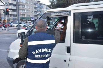 Şahinbey Belediyesi iftara beş kala ile vatandaşların yanında
