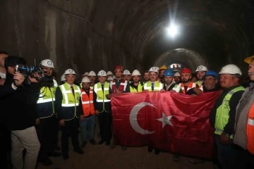 Şahinbey’de 100. Yıl Tünellerinde ilk ışık bakanlarla birlikte görüldü
