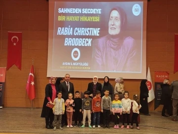 Sahneden secdeye yolculuğunu Aydınlılarla paylaştı
