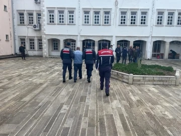 Sahte kimlikle gezen firari, jandarma ekiplerinin dikkatinden kaçmadı
