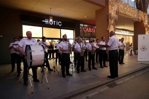 Sakarya Büyükşehir’in orkestrası neşeyi bu kez Serdivan’a taşıdı
