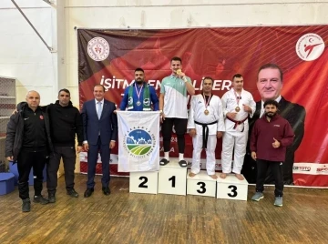 Sakarya Büyükşehir sporcusundan gümüş madalya
