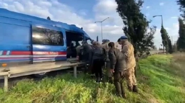 Sakarya’da 16 kaçak göçmen ile 3 organizatör yakalandı
