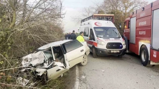 Feci kaza: Otomobil hurdaya döndü, anne ve oğlu hayatını kaybetti