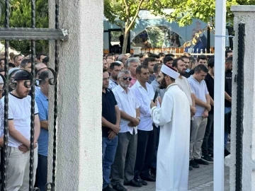 Trafik kazasında hayatını kaybeden 3 kişi İstanbul’da son yolculuğuna uğurlandı