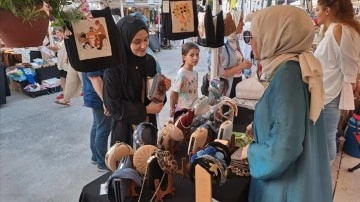 Sakaryalı kadın girişimciler el emeği ürünlerini fuarda müşterileriyle buluşturuyor