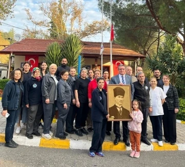 Salihli Belediye personeli Atatürk’ü özlemle andı
