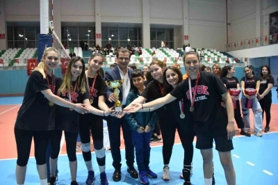 Salihli’de kadınlar, voleybol turnuvasında buluştu
