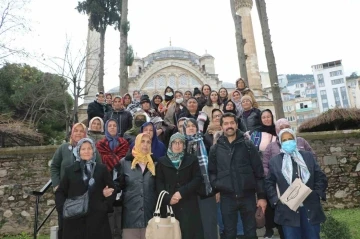 Salihlili kadınlar Manisa’nın tarihi yerlerini gezdi
