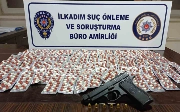 Samsun’da 1338 adet sentetik ecza ele geçirildi: 3 gözaltı
