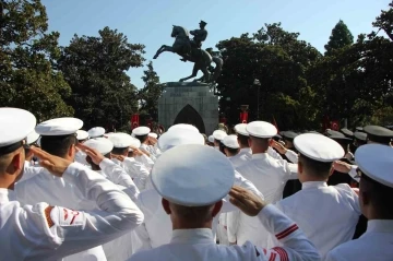 Samsun’da 30 Ağustos kutlamaları çelenk sunumuyla başladı
