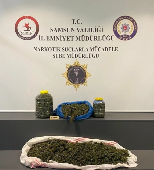  6 kilo 700 gram esrar ele geçirildi