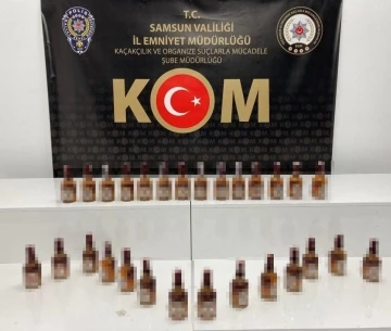 Samsun’da bir araçta sahte bandrollü içki ele geçirildi
