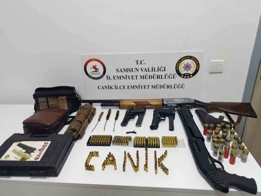 Samsun’da bir evde çok sayıda silah ve mühimmat ele geçirildi
