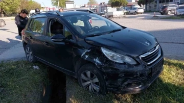 Samsun’da otomobil ile ticari taksi çarptı: 1 yaralı
