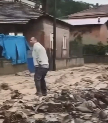 Samsun’da sağanak su baskınlarına sebep oldu
