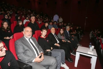 Samsun protokolü öğrencilerle ’Buğday Tanesi’ filmini izledi
