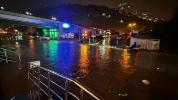 Samsun'da şiddetli yağış hayatı olumsuz etkiledi