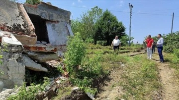 Samsun'un Salıpazarı ilçesinde zeminindeki kayma nedeniyle 5 ev daha tahliye edildi