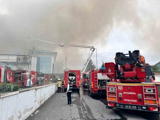 Sancaktepe’de soğuk hava deposunda çıkan yangın kontrol altına alındı
