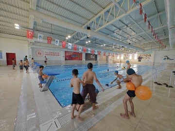 Şanlıurfa’da havuzlar serinleme alanları oldu
