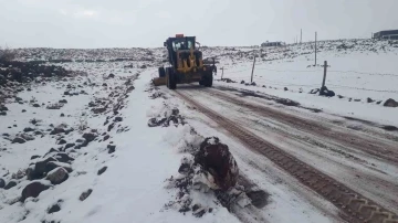 Şanlıurfa’da karla mücadele devam ediyor