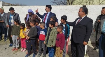 Şanlıurfa’da kaymakam depremzede çocukları okula döndürmek için ter döktü