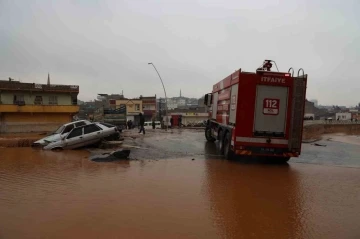 Şanlıurfa’da sele teslim olan köprülü kavşakta çalışmalar sürüyor