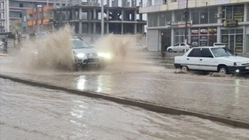 Şanlıurfa'da sağanak hayatı olumsuz etkiledi