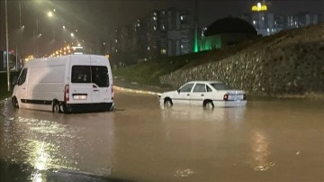 Şanlıurfa'da sağanak su baskınlarına neden oldu