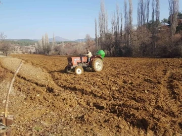 Şaphane’de tritikale demonstrasyonu için ekimler yapıldı
