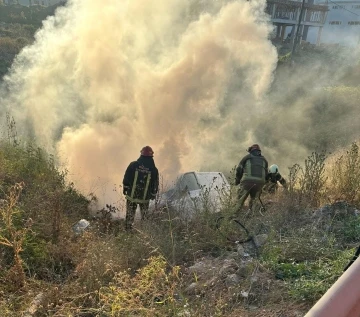 Bursa'da şarampole uçan minibüs alev alev yandı