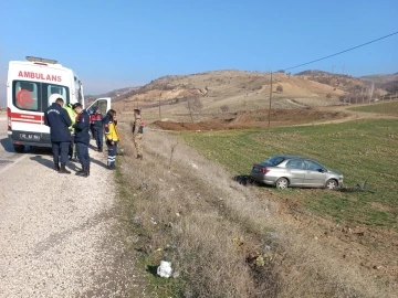 Şarampole yuvarlanan otomobilin sürücüsü yaralandı
