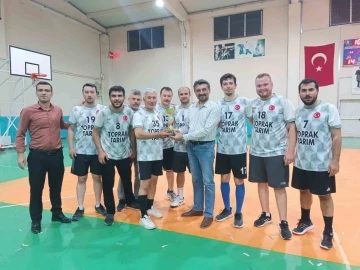 Sarıgöl’de 40 gün süren voleybol turnuvası tamamlandı
