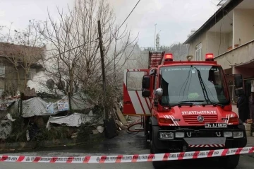 Sarıyer’de kömür sobasından yangın çıktı, evi kül olan yaşlı kadın gözyaşlarını tutamadı
