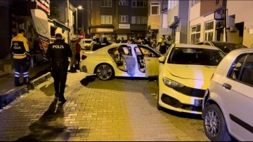 Sarıyer’de uygulamadan kaçan otomobil sürücüsü, park halindeki araçlara çarptı: 2 yaralı
