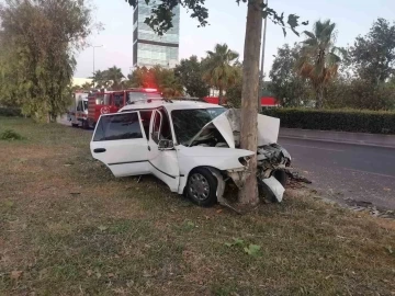 Satılık araçla ağaca çarpan sürücü hayatını kaybetti